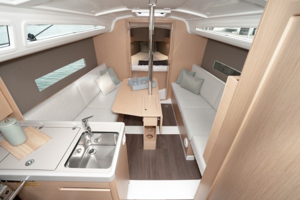 Oceanis30.1 Interior