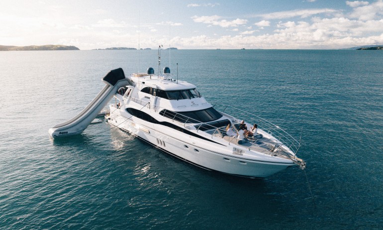 1.Dyna laguna 77 tawaki summary exterior 2