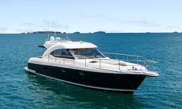 Riviera 4700 4 Exterior Starboard