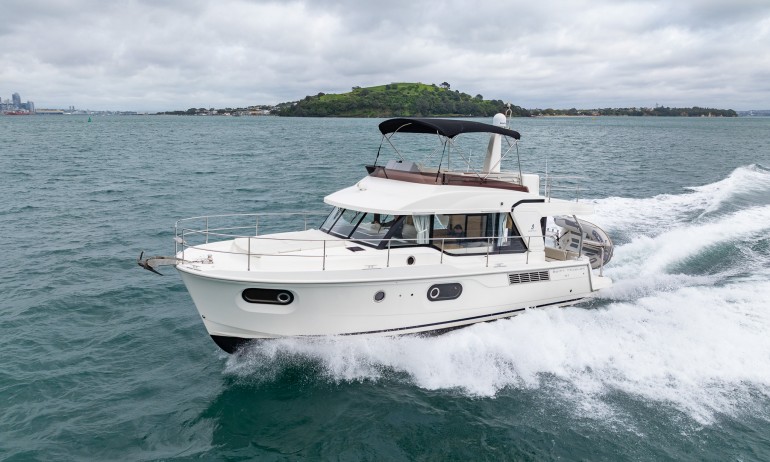 Swift Trawler 41 Fly Eclipse 1 exterior3